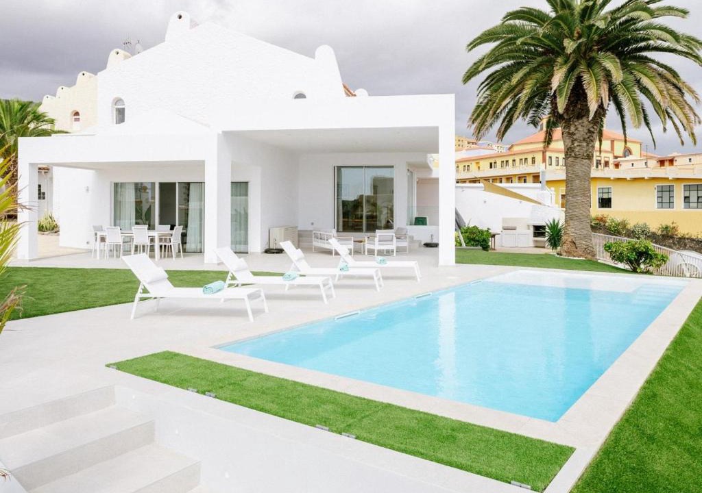 Playa Paraiso Villa | Barranco del Mar - Panoramic Seaviews & First Line