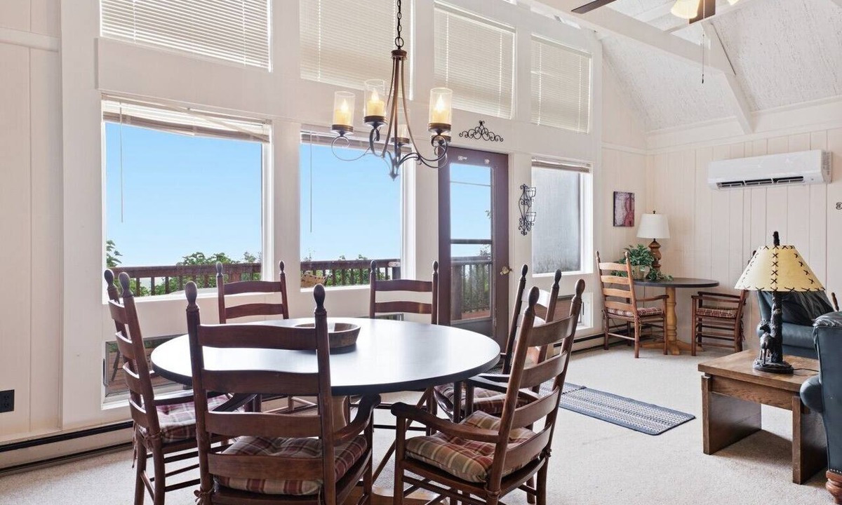 Beech Mountain Villa | Beech Mtn Chalet | Long-Range Views, Sleeps 9, AC