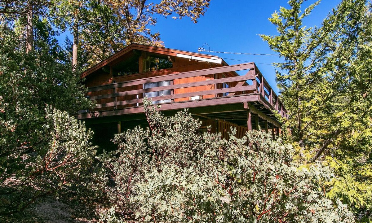 Pine Cove Cabin | Charming Hot Tub Cabin