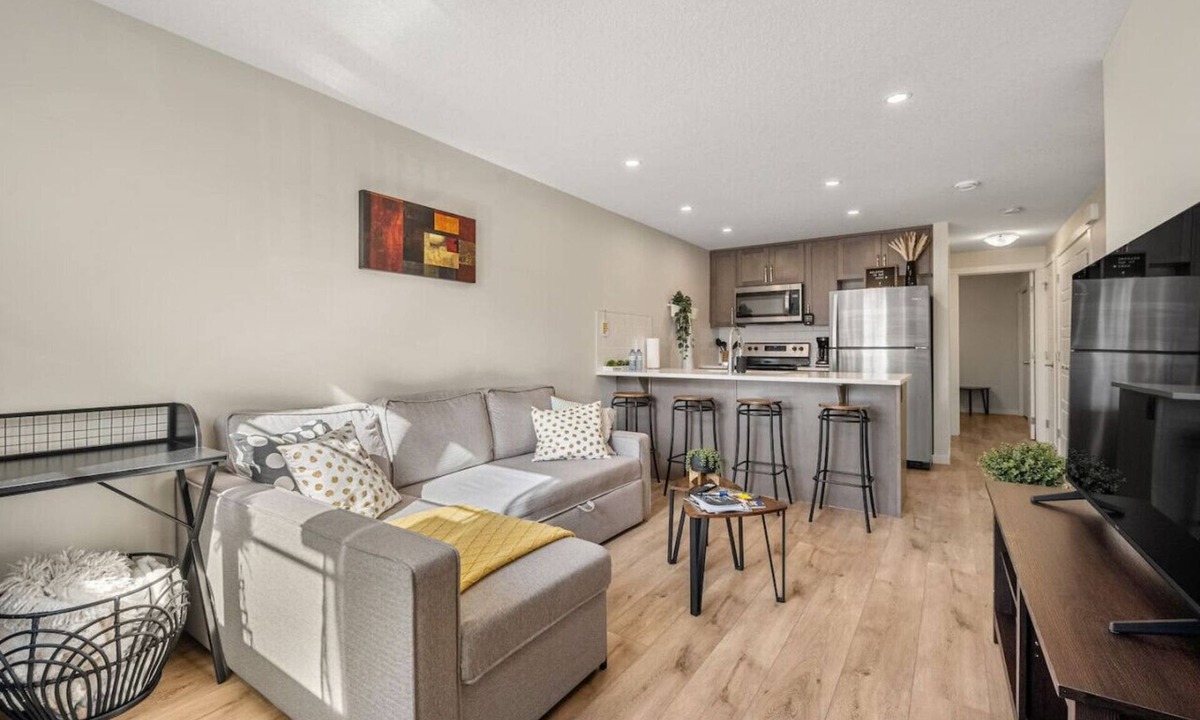 Northwest Calgary Villa | Dog Friendly » King Bed » Free Banff Pass » AC