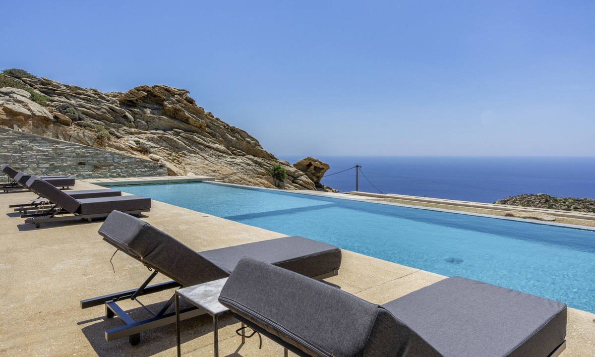 Ios Villa | Luxuriöse Höhlenvilla Aetos in Mylopotas, Ios, mit 4 großzügigen Schlafzimmern mit Bad