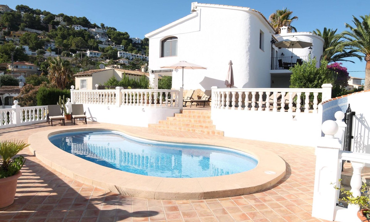 Pinar del Advocat Villa | Luxury Detach Villa, Air Con, Private Pool with sun all day, Stunning Sea Views.