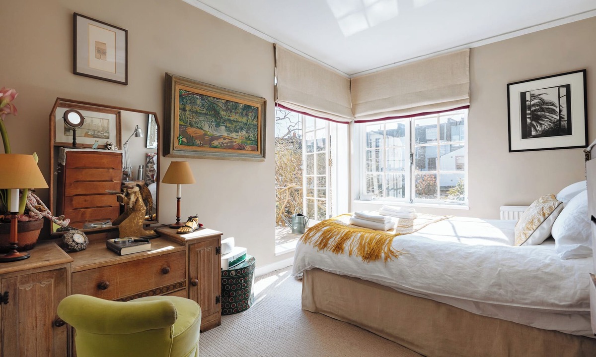 Addison Villa | Pool & Piano | Hidden Oasis in Kensington Olympia
