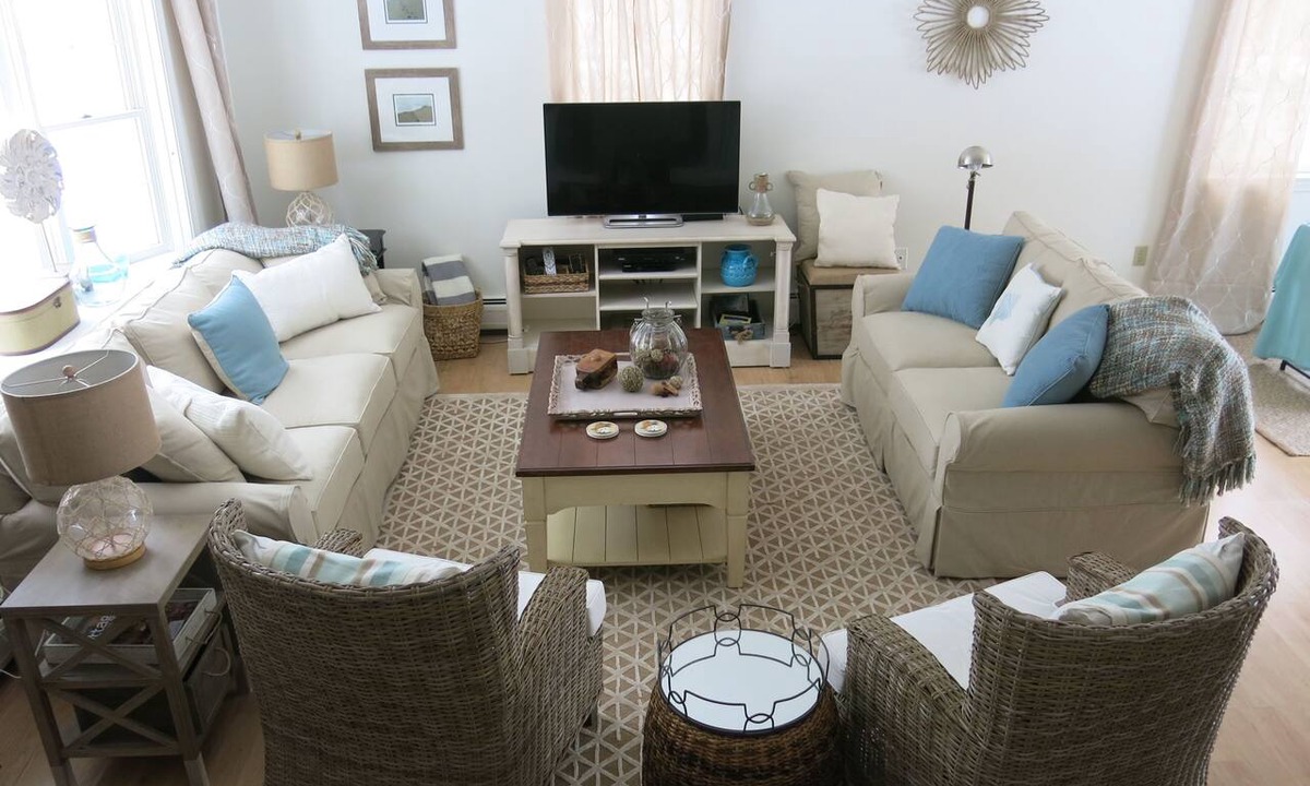 Lagoon Heights House | Private Meadow View Family Retreat - 4 BR, AC, Large Yard, Tennis, on Bike Path