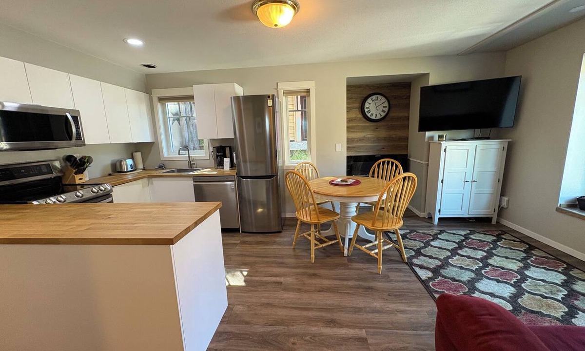 Silver Star Mountain Apartment | Private suite with semi-private hot tub, and BBQ - pet friendly too!