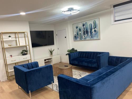 Southwest Edmonton Villa | Stylish 2 Bedroom suite in SW Edmonton close to Windermere and Edmonton International Airport