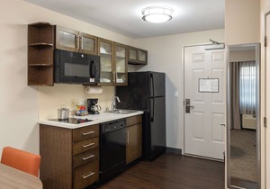 2 Studio Suites with Full Kitchens! Adjacent to Disneyland Resort! Shuttle, Pool in Anaheim