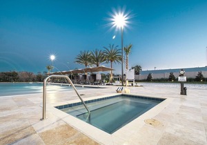 Beautiful 3B/R Townhome Villa, Free Wi-Fi & Parking, 2 miles from Disney in Kissimmee