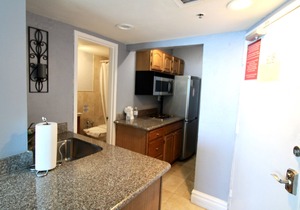 Castle 828 Oceanfront Studio with Balcony! Free Parking, Pool, Beach, Gym, Tennis, and more! in Miami Beach