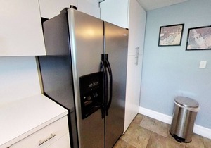 Castle M16 Ocean/Pool view, balcony, gym. tennis, & free valet parking! in Miami Beach