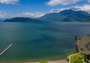 Harrison Beach Hotel in Harrison Hot Springs