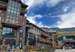 Luxury Studio Available Ski in -ski out Village Plaza & Spruce Peak View in Stowe