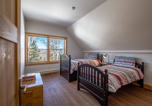 RCNT Chalets /4 bedroom Chalet with private spa in Lac superieur