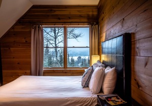 RCNT Chalets / 5 bedroom Chalet with private spa in Lac Superieur