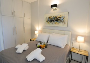 REGALO KARIOTES/ FLAT 9 in Lefkada