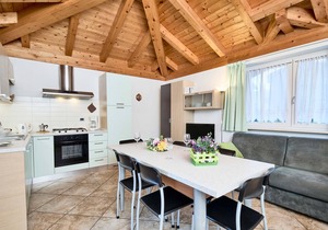 Three-Bedroom Villa with Balcony and Garden View (BV7) in Riva del Garda