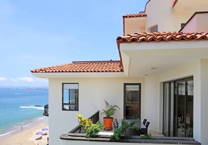 ❤️TWO STORY PENTHOUSE / BEACHFRONT / AMAZING SUNSETS / SUN-FILLED POOL /DOWNTOWN in Puerto Vallarta