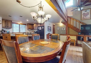 Updated Townhome with Gas Grill, Centrally Located, Allows Pet in Mammoth Lakes