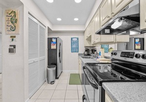 Villa Madeira #605 3 Bedroom 2 Bath Unit WIFI in Madeira Beach
