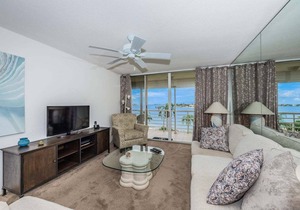 Waterfront 2BR condo in St. Petersburg with balcony, pool, and water views. in St Petersburg