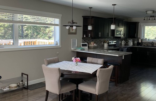 Whitehorse House | Aurora Acreage in the city