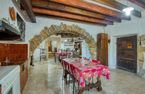 Canapost House | CANAPOST: 16th century farmhouse with private pool