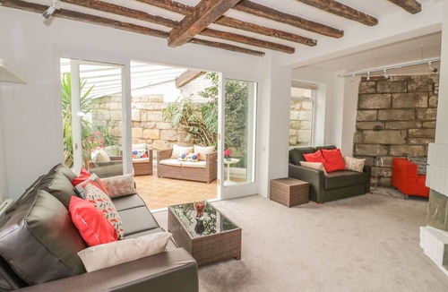 Warwick Apartment | Castle View