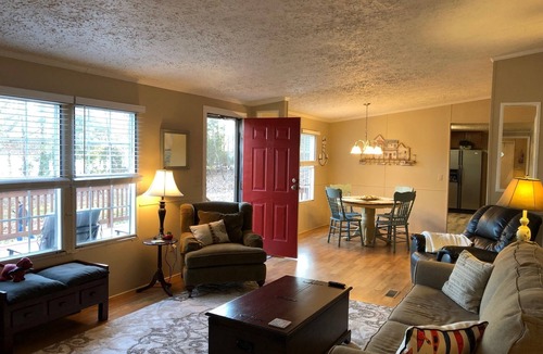 Lake Norman of Catawba House | Charming 3BR 2BA Lakefront Lake Norman Home with Beach & Dock - Sleeps 10