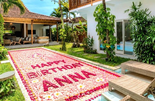 Seminyak Villa | CHIC & COMFY 5BR VILLA - 5MN WALK TO THE BEACH - PRIVATE JACUZZI/POOL