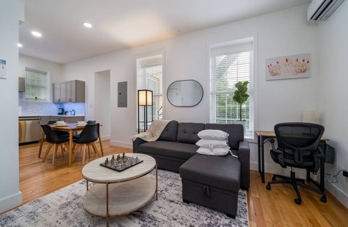 Corn Hill Apartment | Cornhill 2BDRM-HighFall+EquippedKitchen+Wi-Fi