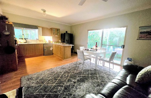 Bonogin Cottage | Couple's retreat, ocean views on the horizon. Cosy fully equipped accommodation.
