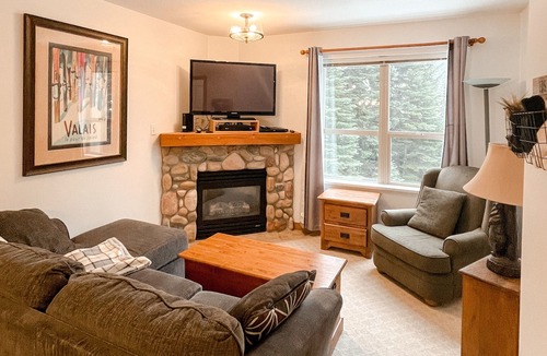 Silver Star Mountain Condo | Creekside Condo 1 bedroom with Alcove - Easy Ski In/Out to Silver Queen Chair!