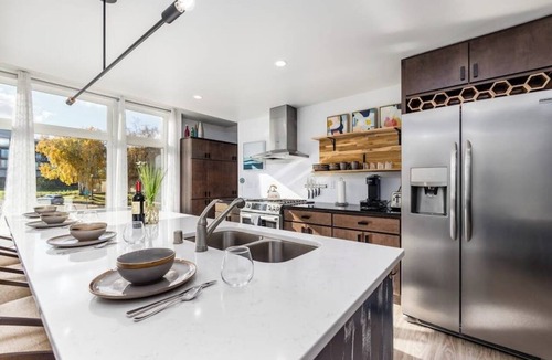 South Addition Villa | Design-forward Anchorage Townhome w/Ocean Views