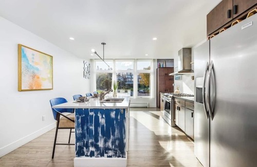 South Addition Villa | Design-forward Anchorage Townhome w/Ocean Views