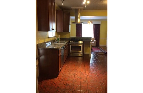 University District House | Filmed in Movie-Large Charming Midtown 4000 f²,5 BR,8 beds,3.5 bath sleeps 14