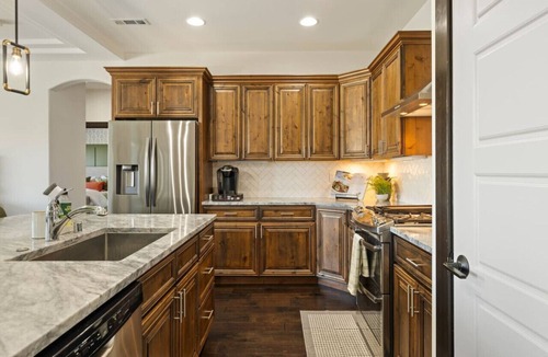 Kennewick House | Hilltop Haven w/Pool & Hottub!