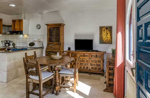Empuriabrava House | Holiday Home 'Art-apartamentos Revilla Tacke H' with Private Terrace, Shared Garden and Wi-Fi
