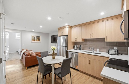 Calgary House | ✨ Luxury Park-Side Retreat | Brand-New Private 2-Bedroom Suite in Calgary ✨