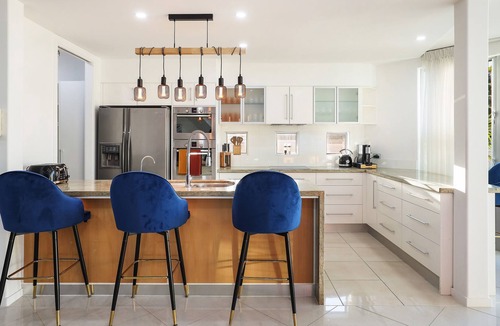 Mermaid Beach Villa | Luxury Villa 170m to the Beach with Internal Elevator