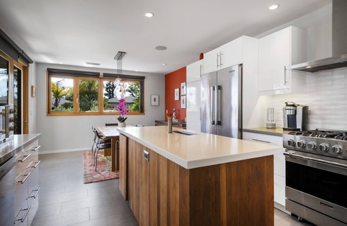 East Mesa House | Modern Sea Escape - with A/C, steps to Shoreline Park, beach, Hot tub, Bocce Ball, Dog OK