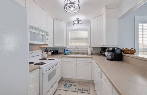 Holiday Isle Villa | Private Resort Villa Beach Service & Golf Cart Included Boat & Trailer Friendly