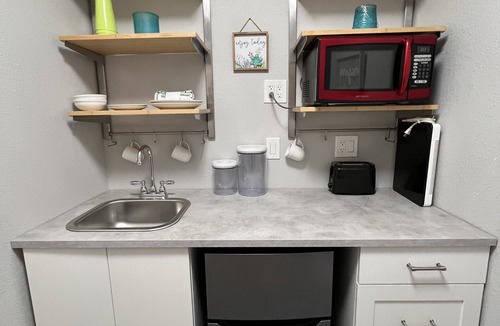 Palma Sola Apartment | Quiet Waterview Oasis - 10 minutes to Anna Maria Island