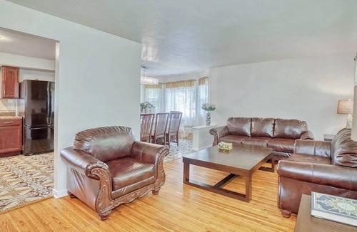 East Irondequoit House | Spacious 5-bedroom house in charming Irondequoit with AC