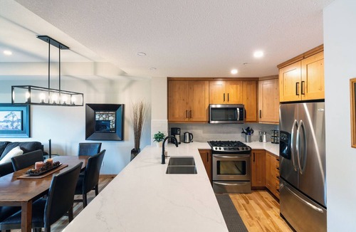 Canmore Condo | Spectacular Mountain views in Rundle Cliffs Lodge