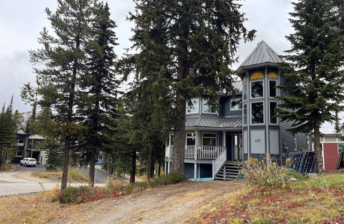 Silver Star Mountain House | Steps from the Skiway, a cozy vacation home for you, your friends and family.