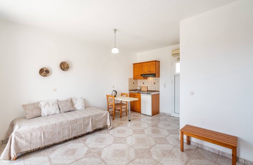 Amoopi Apartment | Studio Apartment 'Studios Fokia Beach 4' with Sea View, Wi-Fi and Air Conditioning