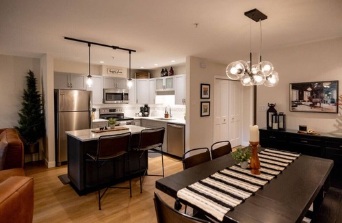 Blackcomb Villa | Stunning Whistler Upper Village 3BR: Sleeps 5, Patio+ BBQ,Free Parking & Near Lakes!