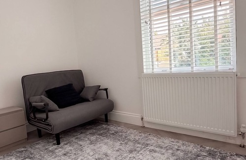 Plaistow South Apartment | Stylish 3BR House in Newham East London&Hot Tub