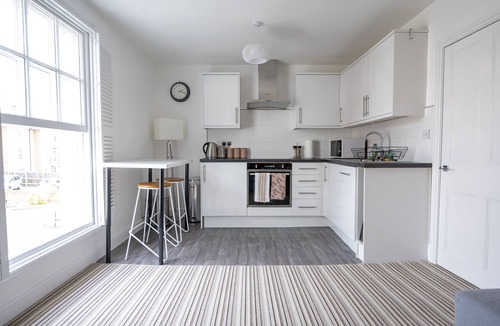 City Centre House | The Teapot Cottage 🫖 in Town Centre.