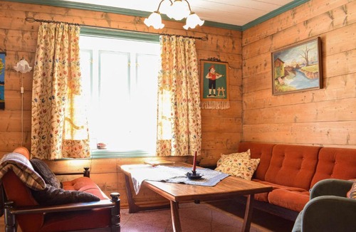 Vallavik House | Three-Bedroom Holiday Home in Gravin